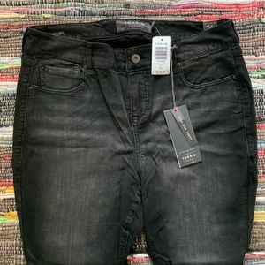 NWT!! Torrid High-Rise Curvy Skinny Jean - 14XS